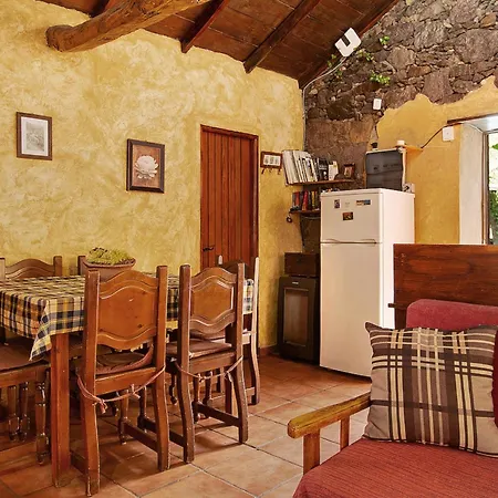 House Sleeps6-parking-garden-pool In Summer-pet Villa *