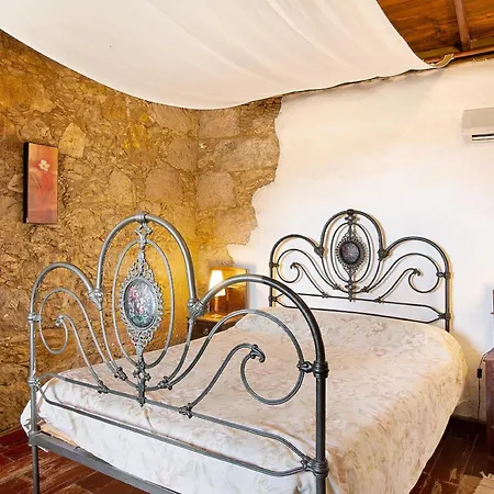 Villa House Sleeps6-parking-garden-pool In Summer-pet