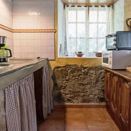 House Sleeps6-parking-garden-pool In Summer-pet Villa
